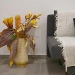 Апартаменты Flat With Garden