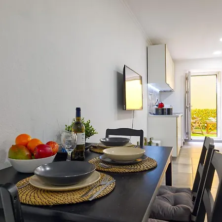 Flat With Garden Лиссабон