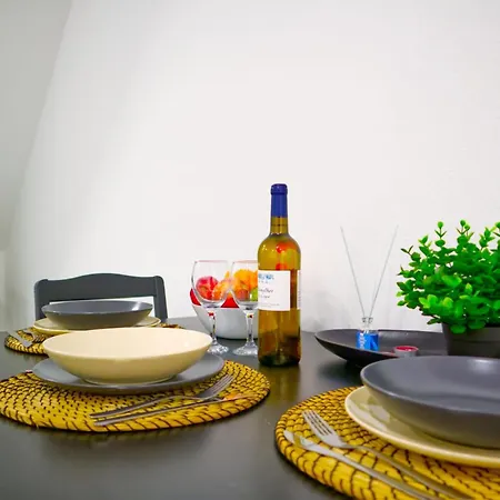 아파트 Flat With Garden *