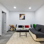 Flat With Garden Apartment *