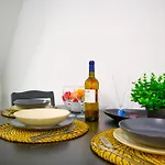 Apartment Flat With Garden *